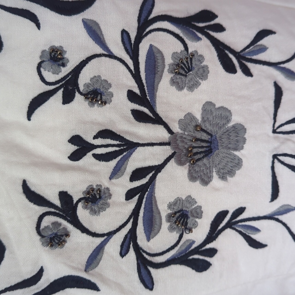 NEW Midnight Sky Linen Blend Embellished Floral Smocked Crop Top L White Blue - Picture 10 of 16